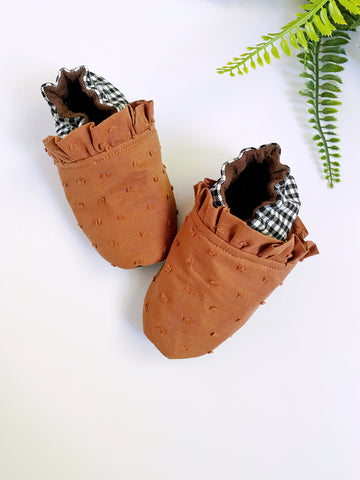 Soft Sole Slippers - Neutral Brown Ruffles